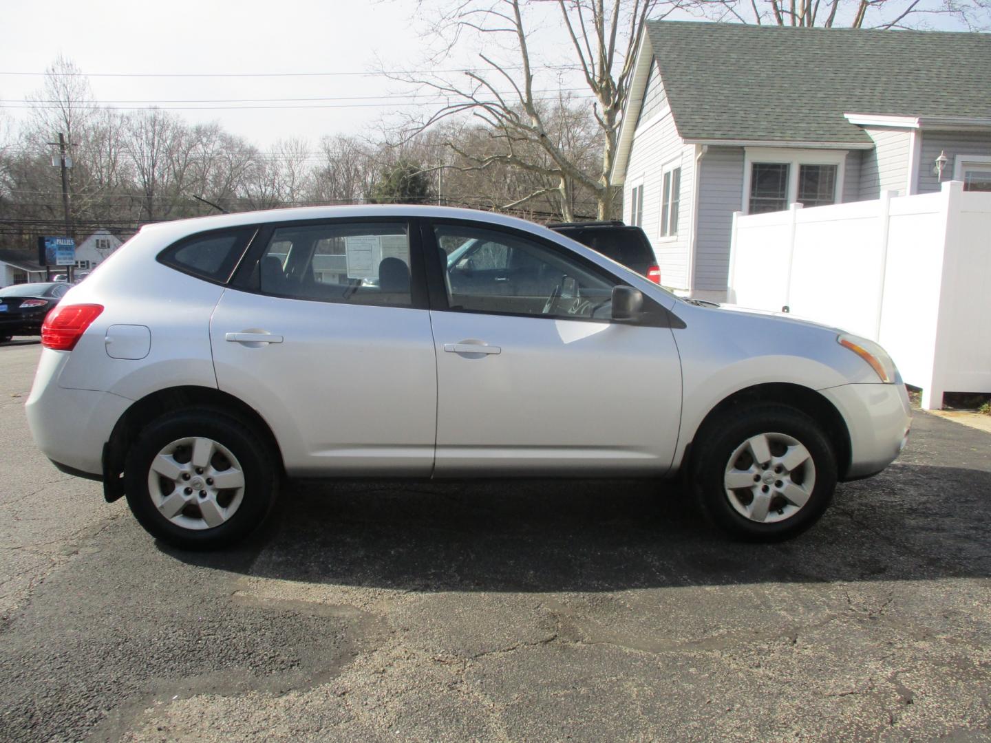 2009 SILVER Nissan Rogue (JN8AS58V49W) with an 2.5L L4 DOHC 16V engine, AUTOMATIC transmission, located at 540a Delsea Drive, Sewell, NJ, 08080, (856) 589-6888, 39.752560, -75.111206 - Photo#9